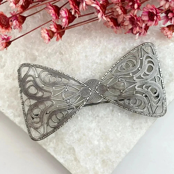 Vintage Jewelry - Art Deco Large XL Vintage Textured Handcrafted Cannetille Style Bowtie Brooch